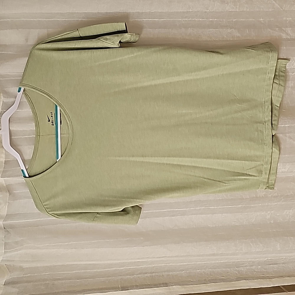 NIKE tee